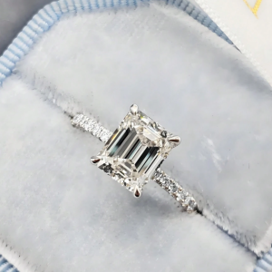Luxury Classic 1 Carat Moissanite Ring