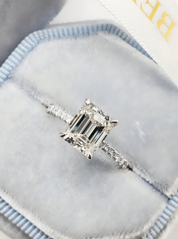 Luxury Classic 1 Carat Moissanite Ring