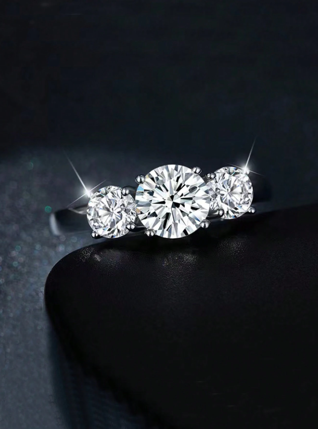 2/4ct Moissanite Side Band