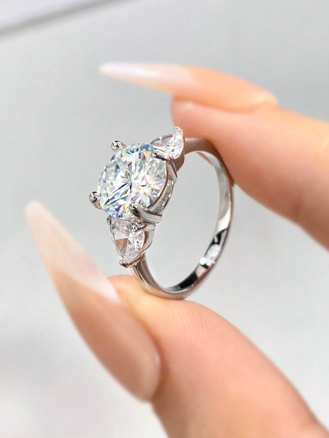 Double Heart Four-claw 3ct Moissanite Ring - Image 3