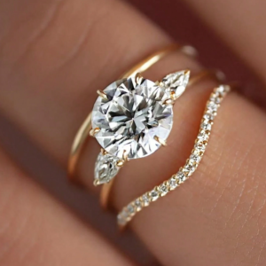 Geometric Round Diamond 3-piece Wedding Set