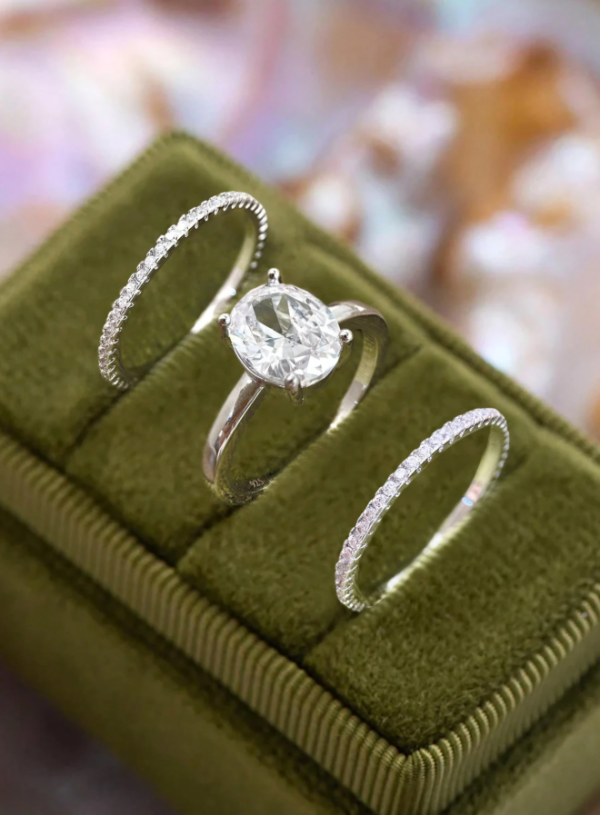 Four-Claw Diamond Wedding Set - Image 2