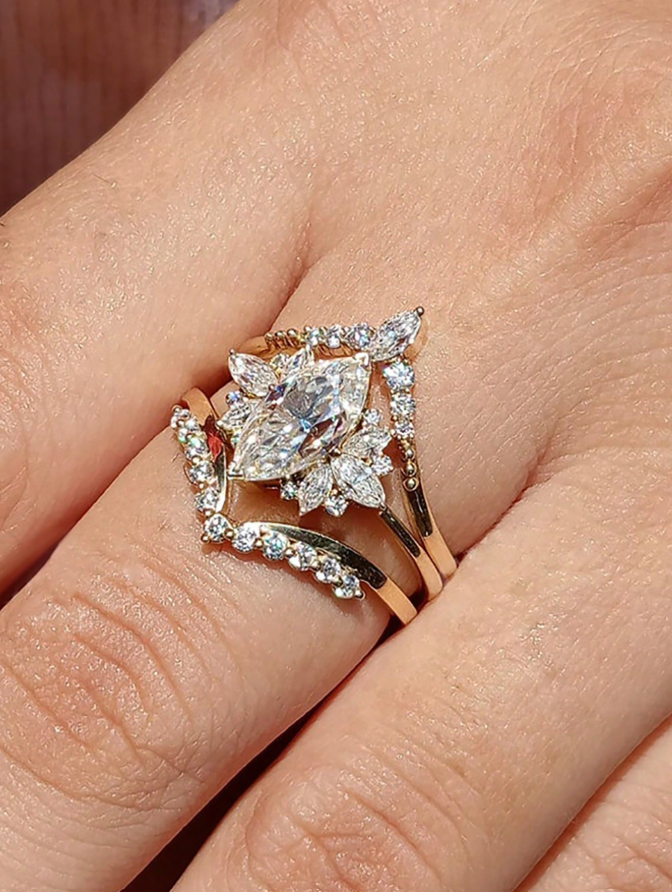 V-Shaped Horse Eye Wedding Ring Set