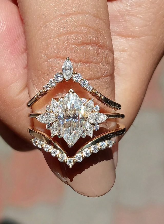 V-Shaped Horse Eye Wedding Ring Set - Image 5