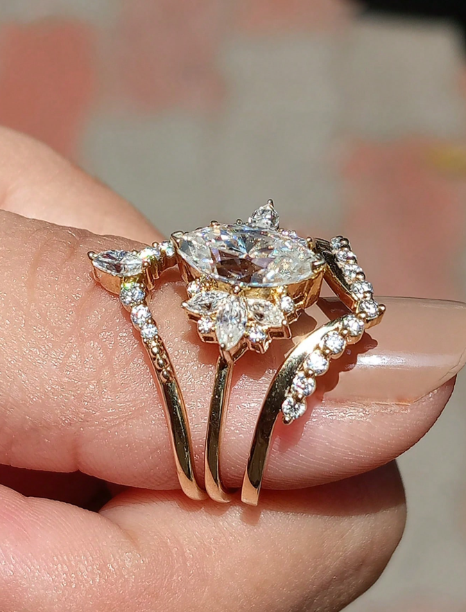 V-Shaped Horse Eye Wedding Ring Set - Image 4