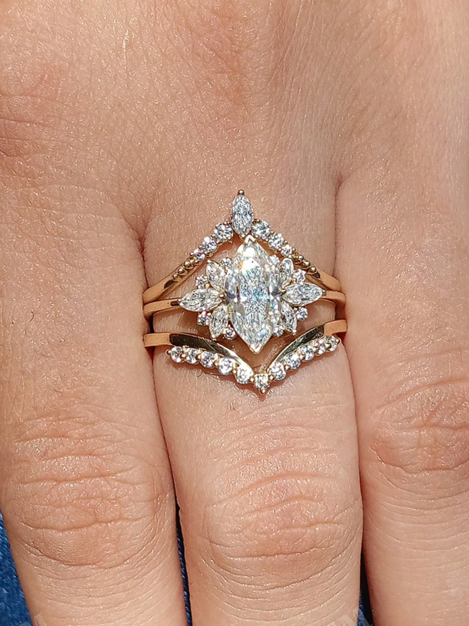 V-Shaped Horse Eye Wedding Ring Set - Image 2