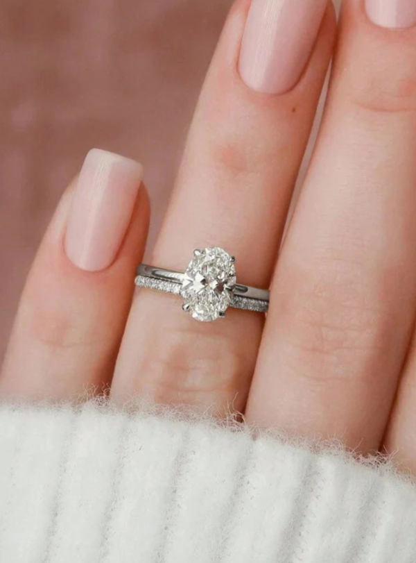 2ct Oval Single Row Wedding Ring Set - Image 4