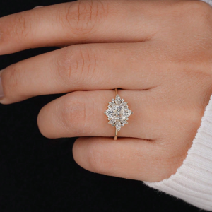 Horse Eye Snowflake Ring