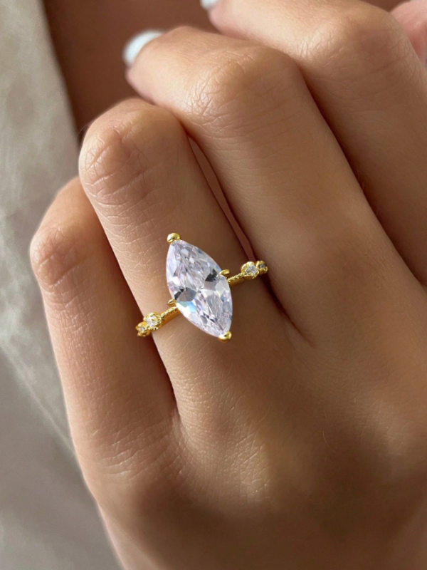 Four Claw Hand Set Horse Eye Ring - Image 5