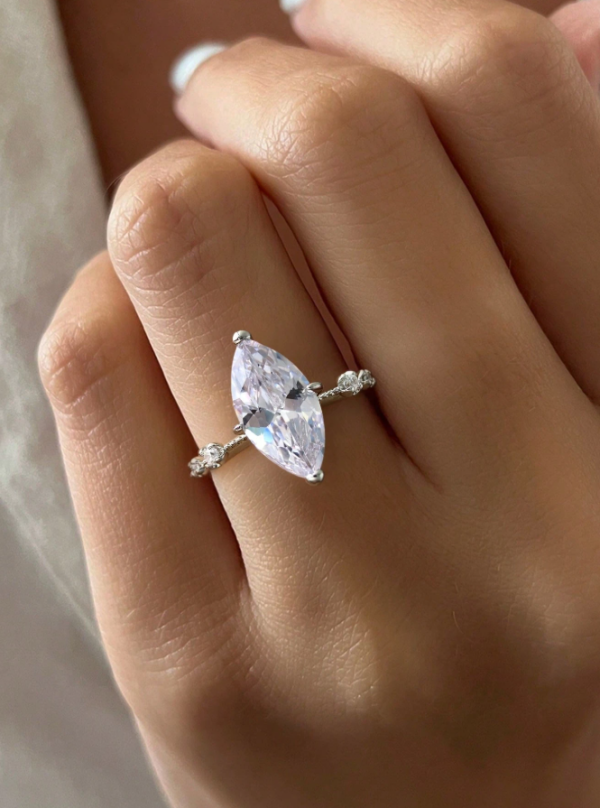 Four Claw Hand Set Horse Eye Ring - Image 2