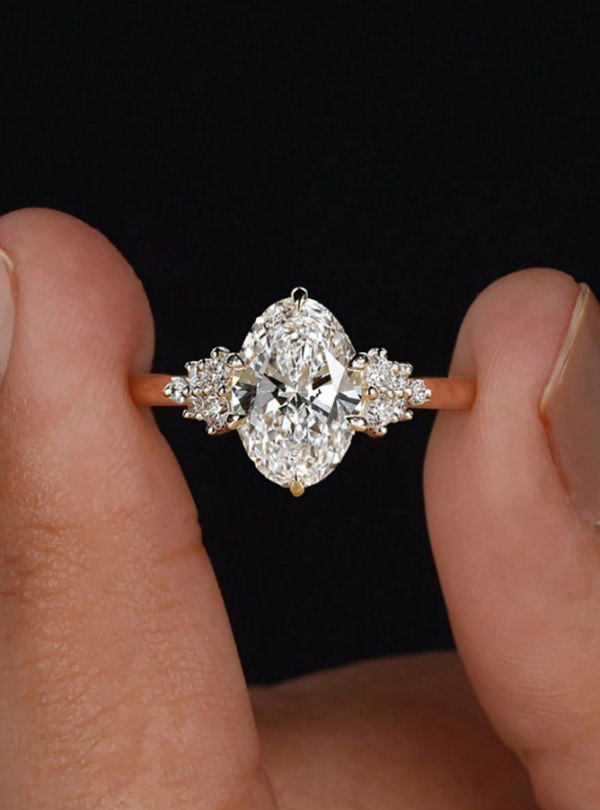 Elegant Round Oval Cubic Zirconia Ring - Image 5
