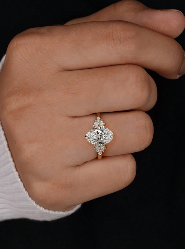 Elegant Round Oval Cubic Zirconia Ring - Image 4