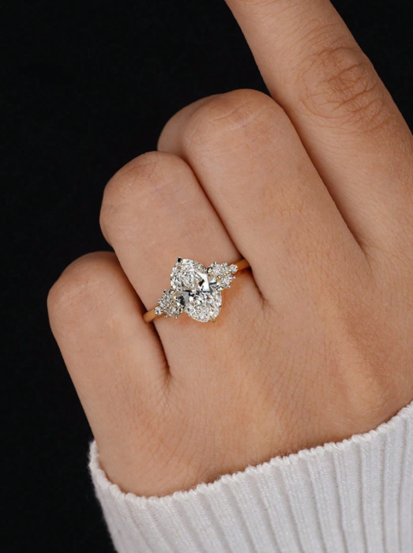 Elegant Round Oval Cubic Zirconia Ring - Image 3