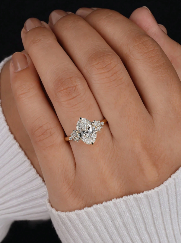 Elegant Round Oval Cubic Zirconia Ring - Image 8