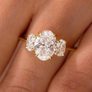Oval 3 Cubic Ring