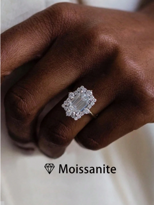 Palace Style 2ct Baguette Moissanite Ring - Image 2