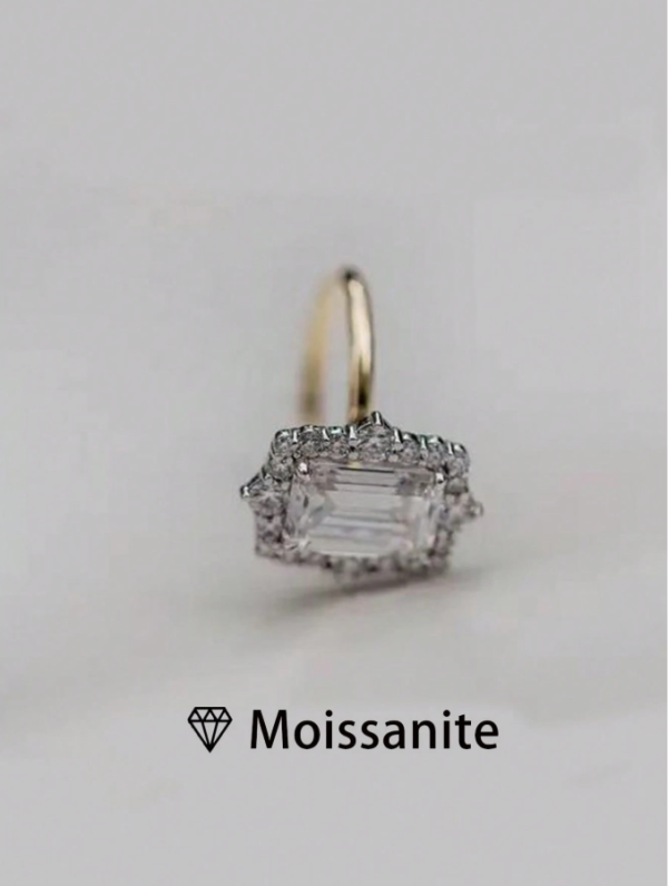 Palace Style 2ct Baguette Moissanite Ring - Image 4