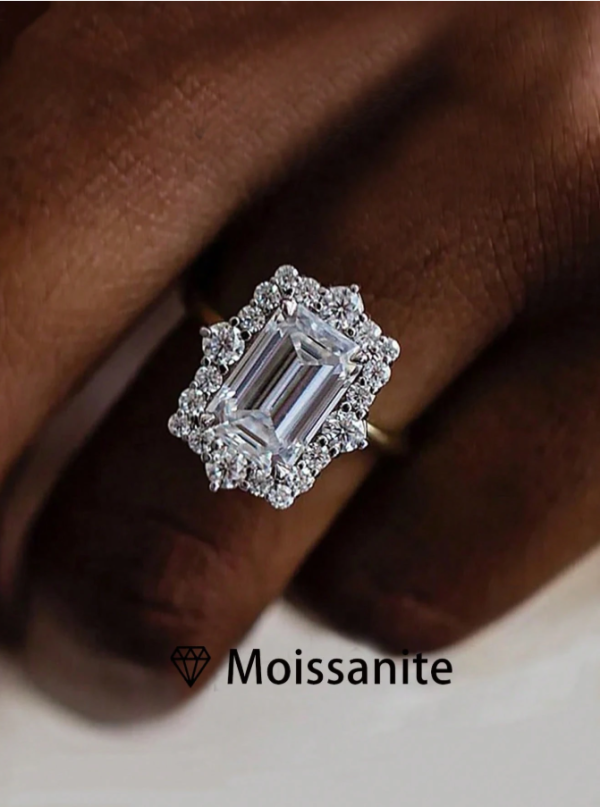 Palace Style 2ct Baguette Moissanite Ring - Image 5