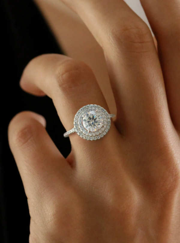Eight-Claw Round Shape 1ct Moissanite Resplendent Diamond Wedding Ring