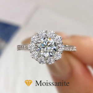 Round Sunflower Moissanite Diamond Ring