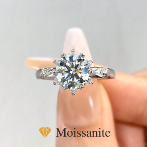 Six-Claw Flower Shape 2ct Moissanite Ring