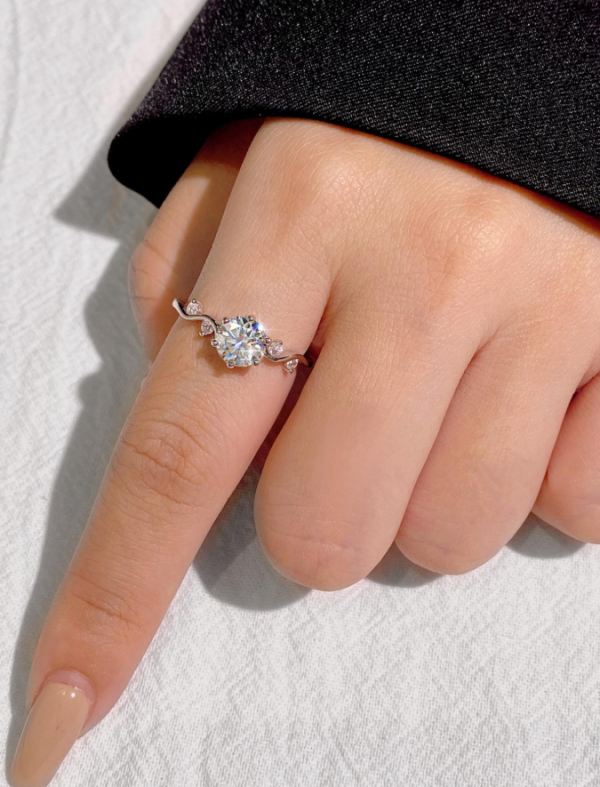 Shiny Moissanite Rhinestone Round Wedding Ring - Image 2