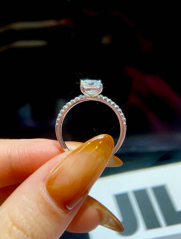 1 Carat 4 Claw Design Colorless Moissanite Diamond Princess Square Ring - Image 4