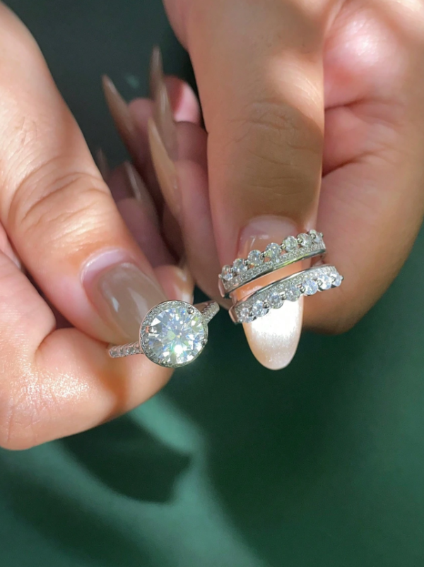 2 Carat Moissanite Wedding Ring Set - Image 9