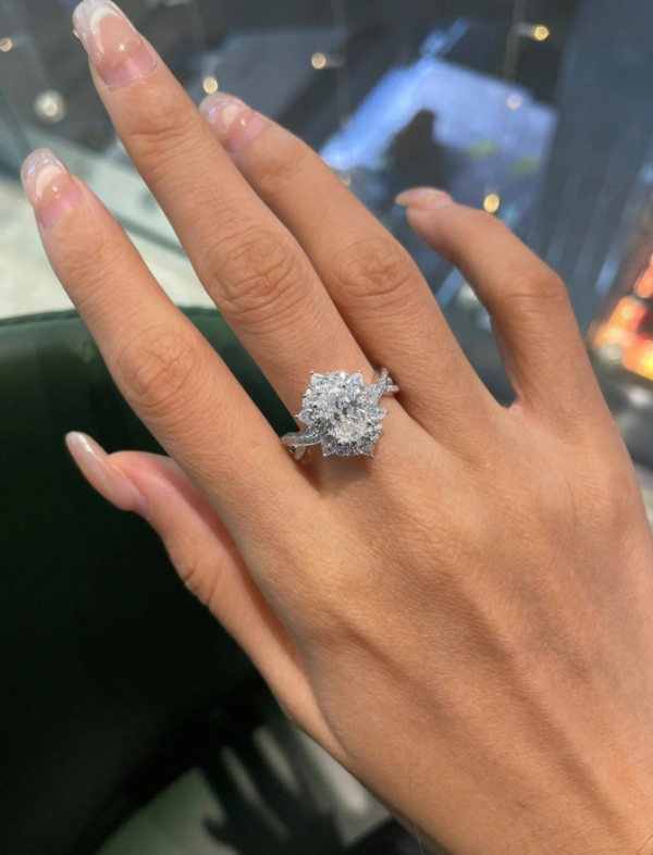 Oval Chante Moissanite Wedding Ring - Image 5