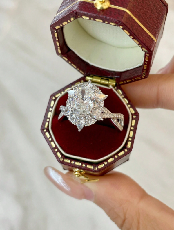 Oval Chante Moissanite Wedding Ring - Image 6