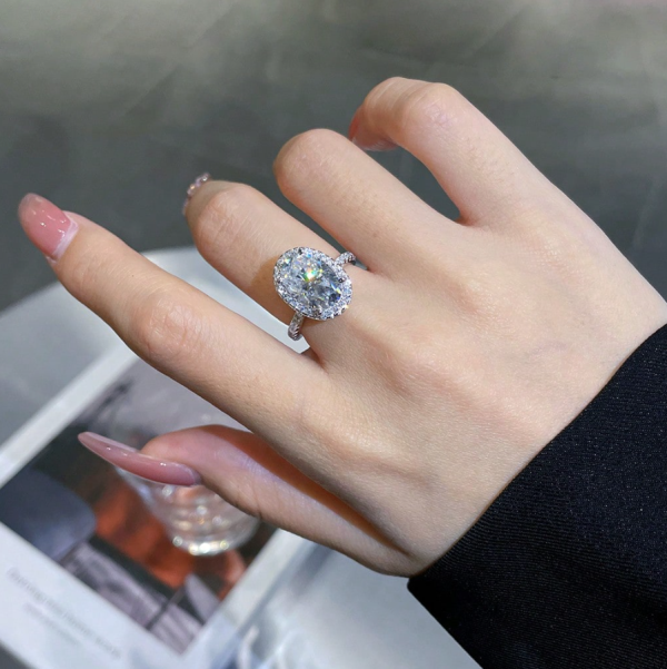 Pigeon Egg 5CT Moissanite Ring Diffuse Noble Oval Diamond Ring - Image 4