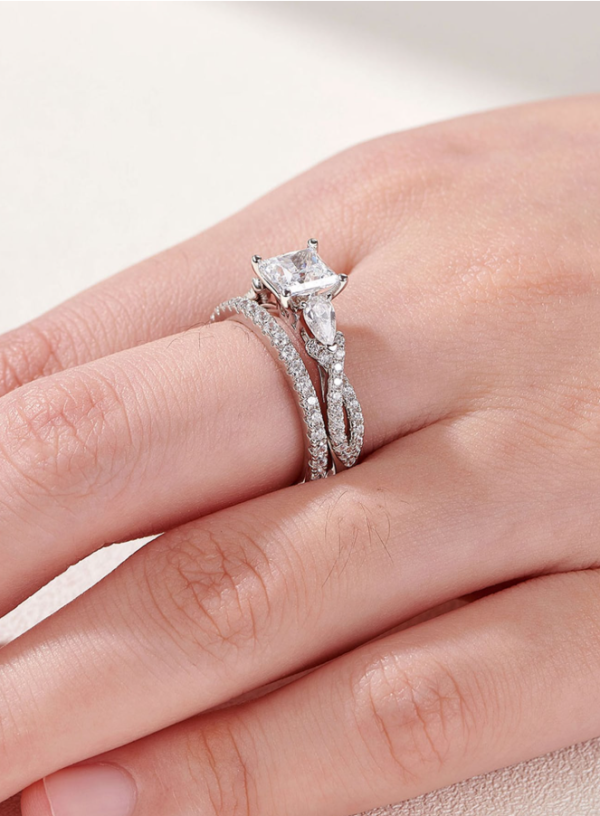 6*6mm 0.8 Ct Princess Cut Pear Associated Stones High Grade Cubic Zirconia Engagement Ring - Image 6