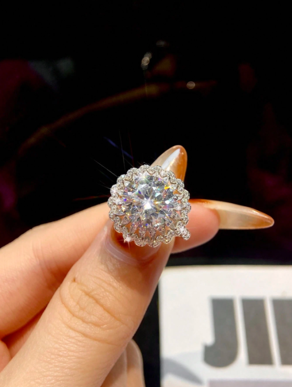 5CT Starry Moissanite Ring - Image 4