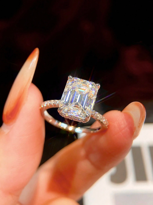 Emerald Cut Baguette Diamond Ring-4ct
