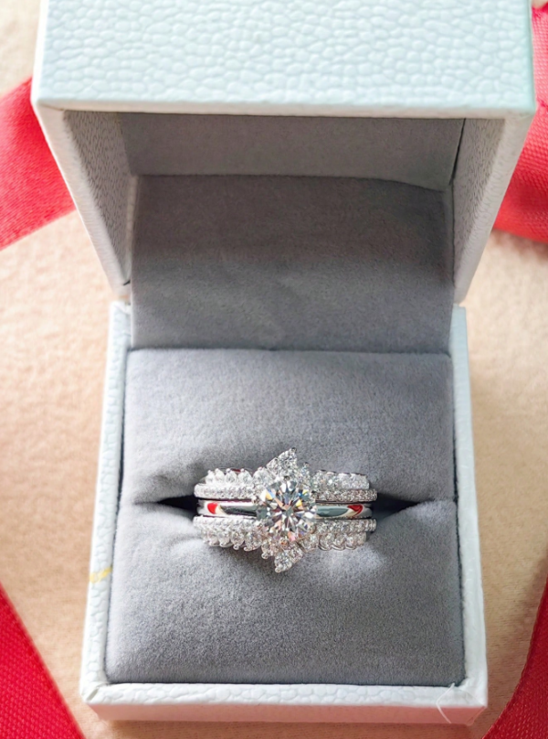 Solitaire 6.5*6.5mm 1.0 Carat Round Cut Dazzling AAAAA Cubic Zirconia Wedding Ring Set