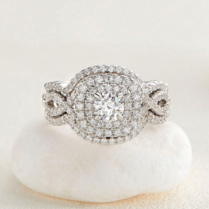 Halo Round Cut 6*6mm 0.8Ct AAAAA Grade Cubic Zirconia Engagement Bridal Ring