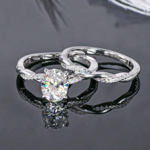 7x9mm (2ct) Oval Moissanite Twist Arm Wedding Set