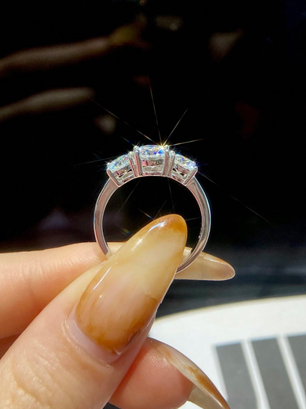 1 Carat Gorgeous Round Colorless Moissanite Diamond Engagement Ring - Image 4