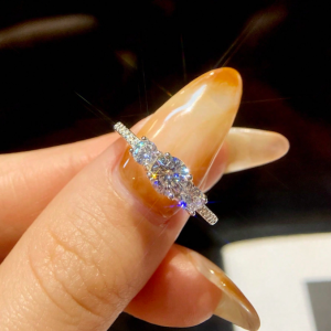 1 Carat Gorgeous Round Colorless Moissanite Diamond Engagement Ring