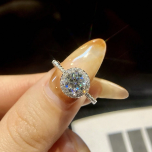 1 Carat Gorgeous Round Colorless Moissanite Diamond Engagement Ring