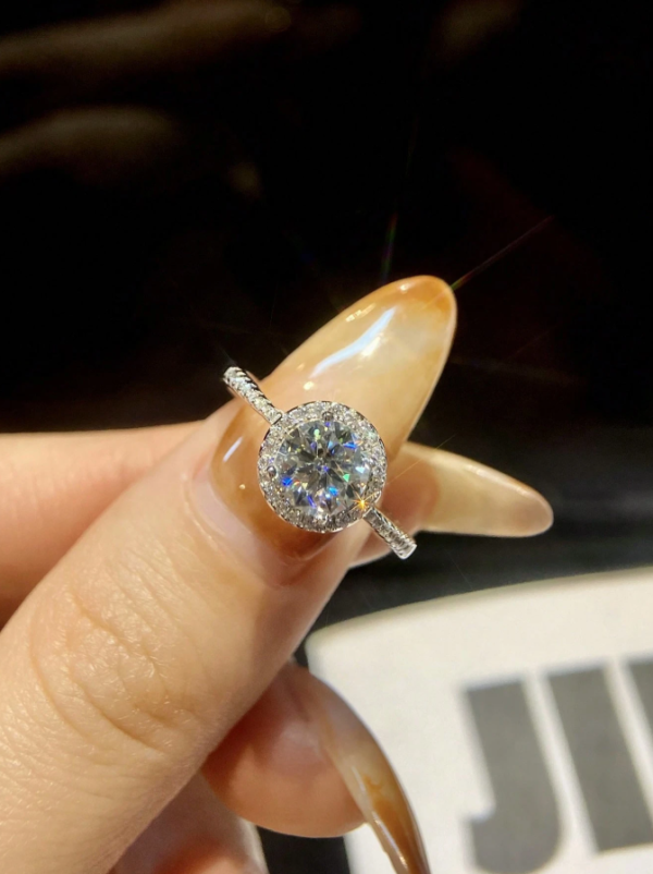 1 Carat Gorgeous Round Colorless Moissanite Diamond Engagement Ring