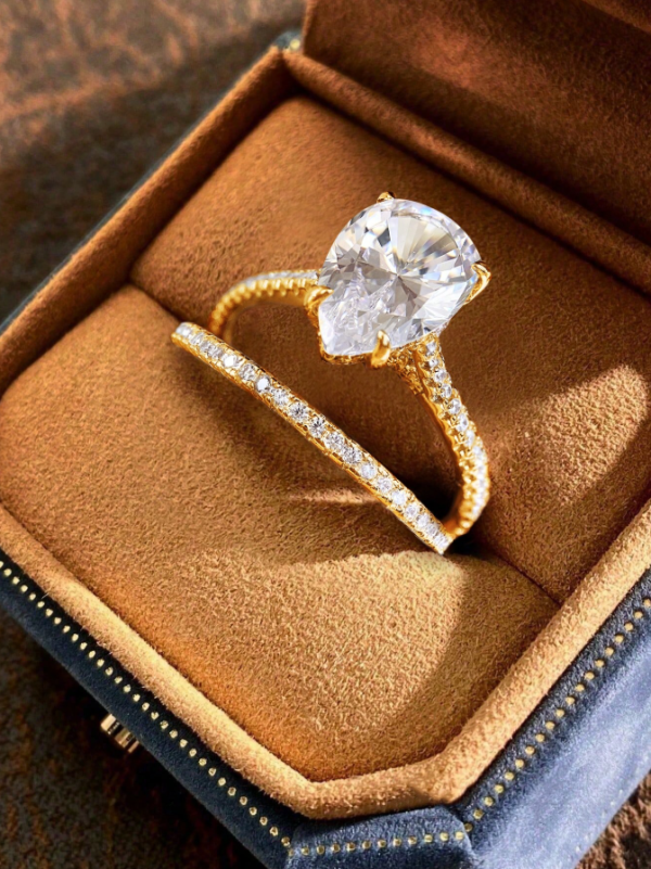 4 Carat & Water Drop Wedding Ring Set - Image 3