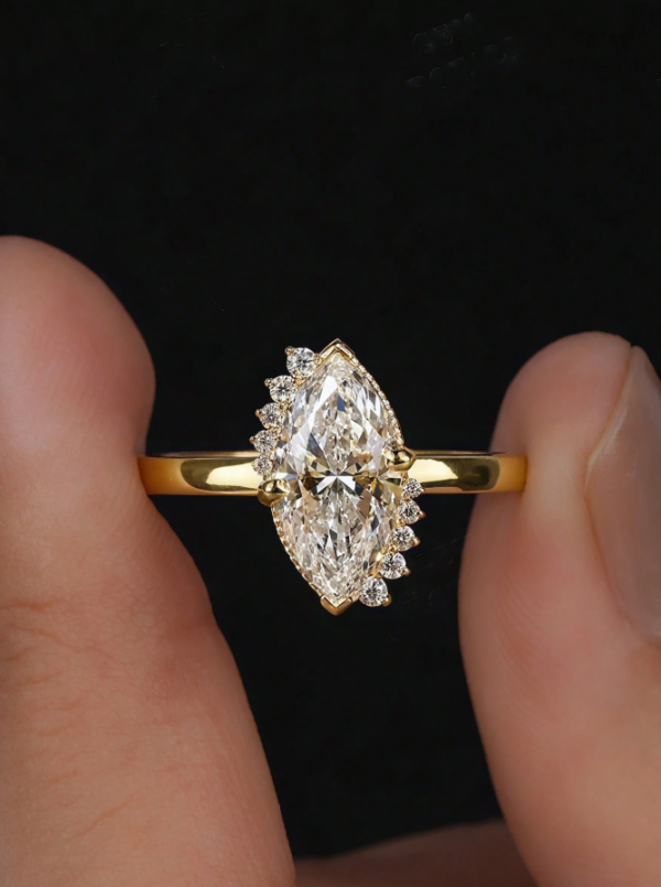 Classic And Gorgeous Horse-Eye Ring With Diamonds