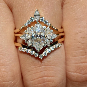 V-Shaped Horse Eye 3 Piece Wedding Set