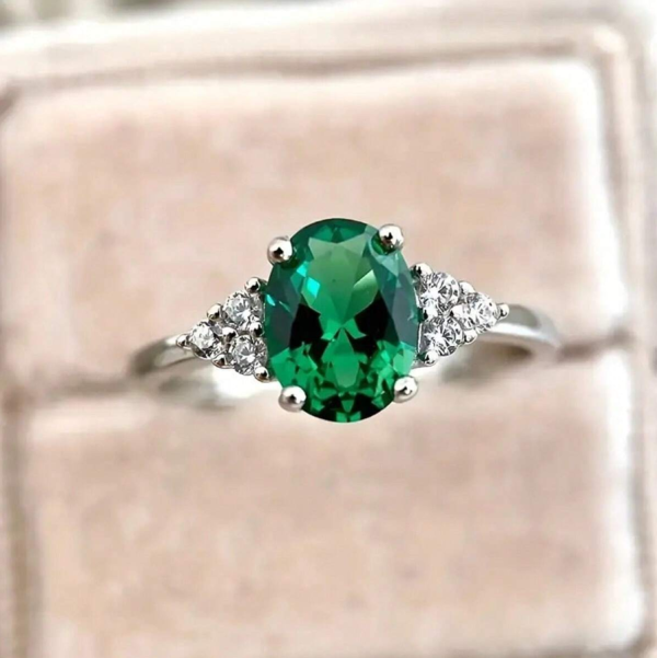 Luxurious One-Of-A-Kind Emerald Green S925 Sterling Silver Ring - Image 4