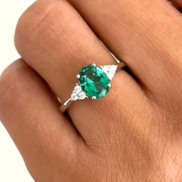 Luxurious One-Of-A-Kind Emerald Green S925 Sterling Silver Ring - Image 3