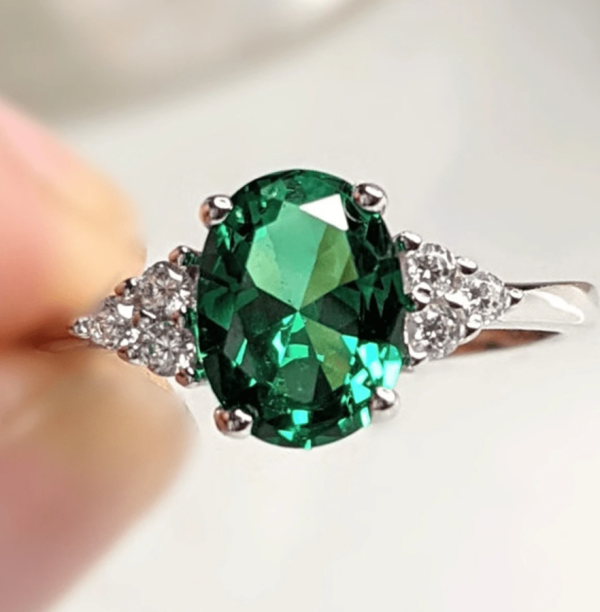 Luxurious One-Of-A-Kind Emerald Green S925 Sterling Silver Ring - Image 2