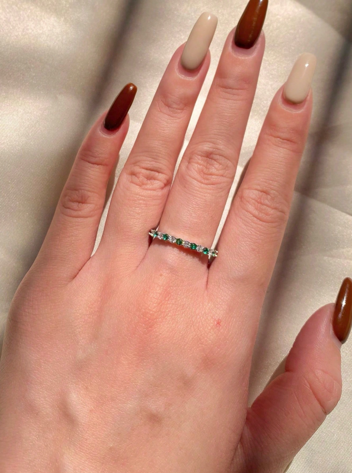 Amara Green Eternity Band - Image 5